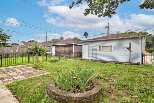 6500 S Komensky Avenue, Chicago, IL 60629
