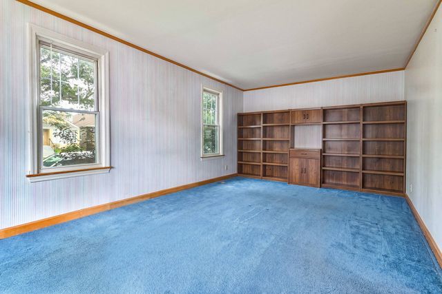 6500 S Komensky Avenue, Chicago, IL 60629