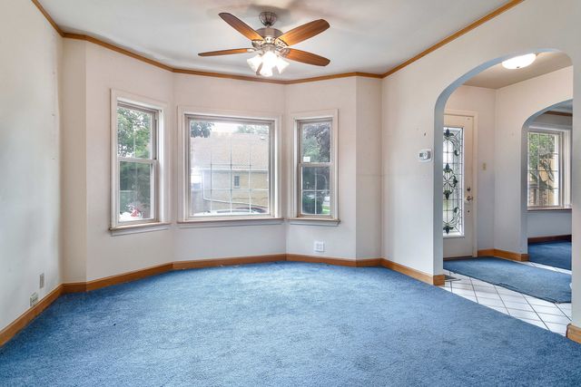 6500 S Komensky Avenue, Chicago, IL 60629