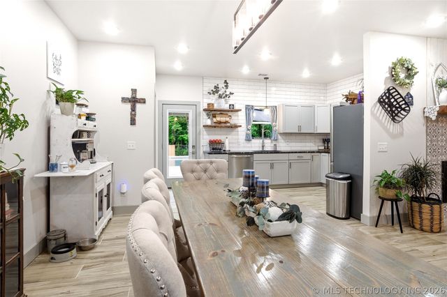 466070 E 800, Stilwell, OK 74960