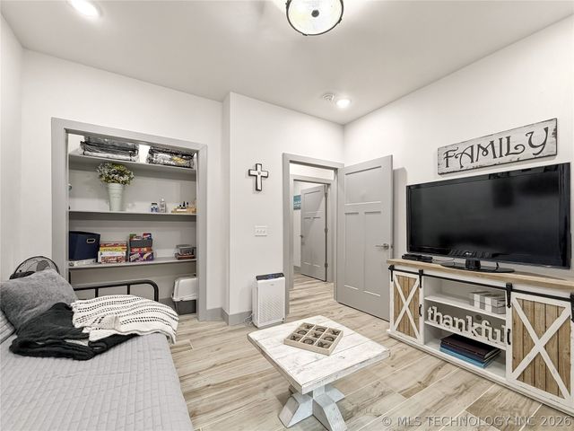 466070 E 800, Stilwell, OK 74960