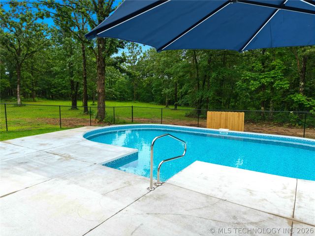 466070 E 800, Stilwell, OK 74960