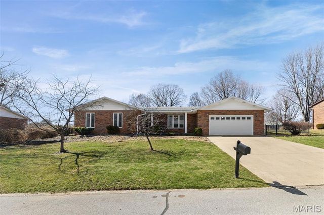 208 Matterhorn Court, Glen Carbon, IL 62034