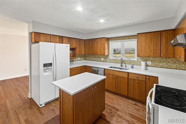 208 Matterhorn Court, Glen Carbon, IL 62034
