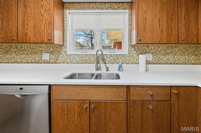 208 Matterhorn Court, Glen Carbon, IL 62034