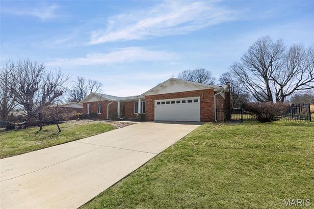 208 Matterhorn Court, Glen Carbon, IL 62034