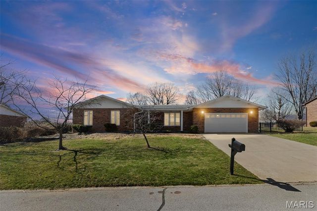 208 Matterhorn Court, Glen Carbon, IL 62034