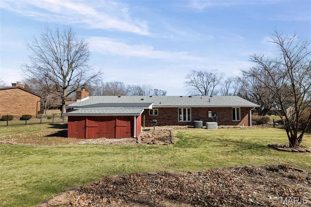 208 Matterhorn Court, Glen Carbon, IL 62034