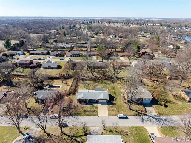 208 Matterhorn Court, Glen Carbon, IL 62034