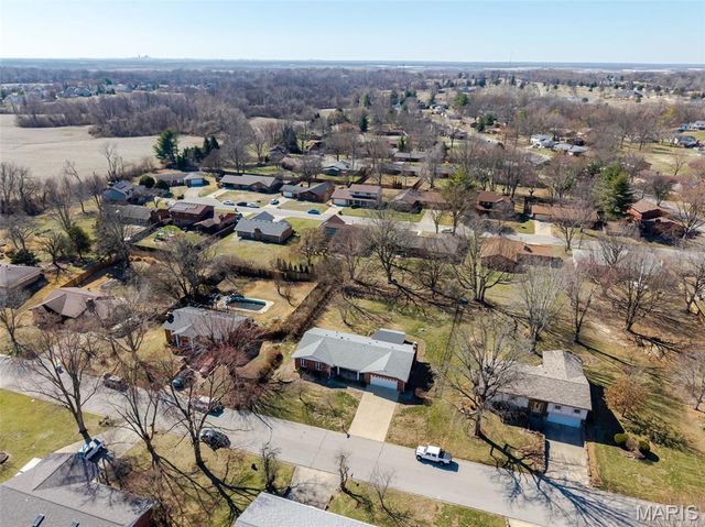 208 Matterhorn Court, Glen Carbon, IL 62034