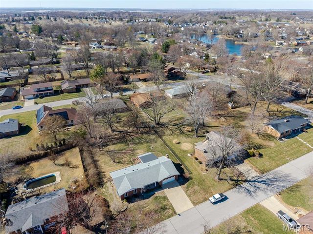 208 Matterhorn Court, Glen Carbon, IL 62034