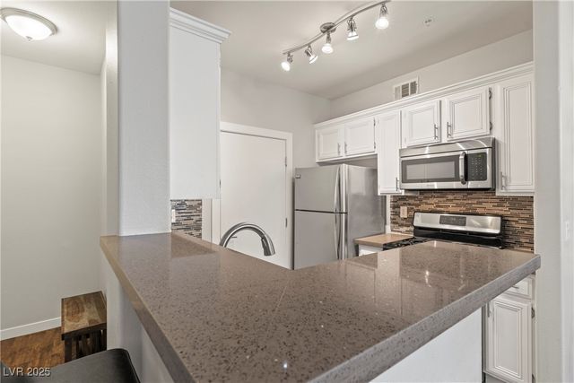 7143 South Durango Drive 305, Las Vegas, NV 89113