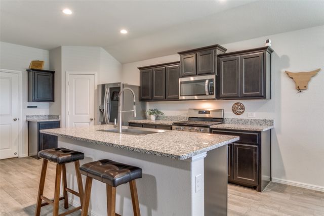 9612 Walnut Cove Drive, Fort Worth, TX 76108