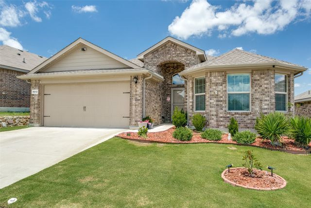 9612 Walnut Cove Drive, Fort Worth, TX 76108