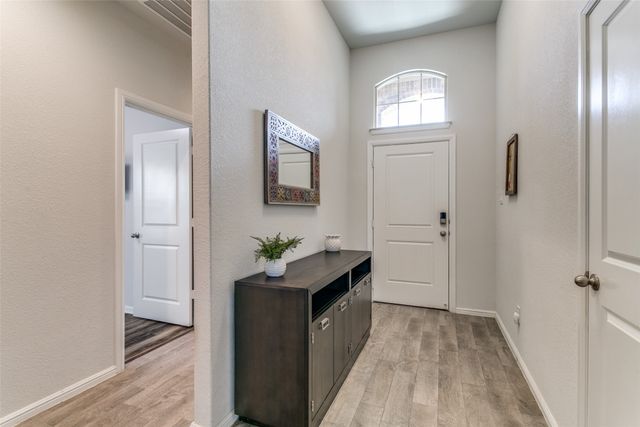 9612 Walnut Cove Drive, Fort Worth, TX 76108