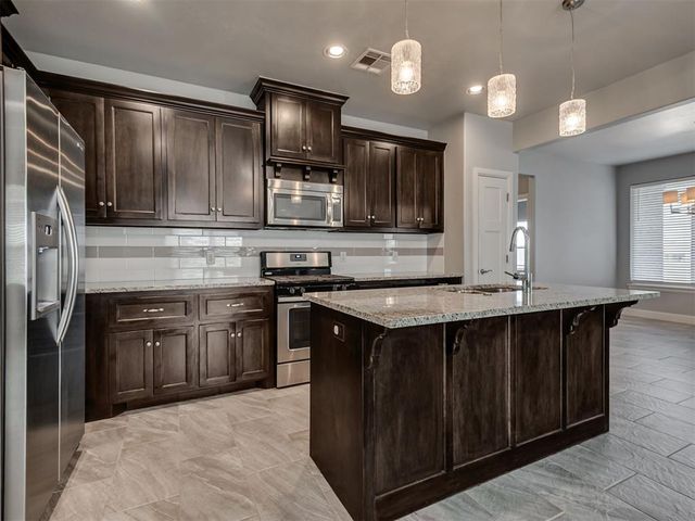 3009 NW 187th Court, Edmond, OK 73012