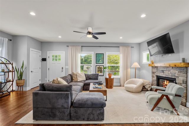 9 Hilldale Road, Asheville, NC 28803