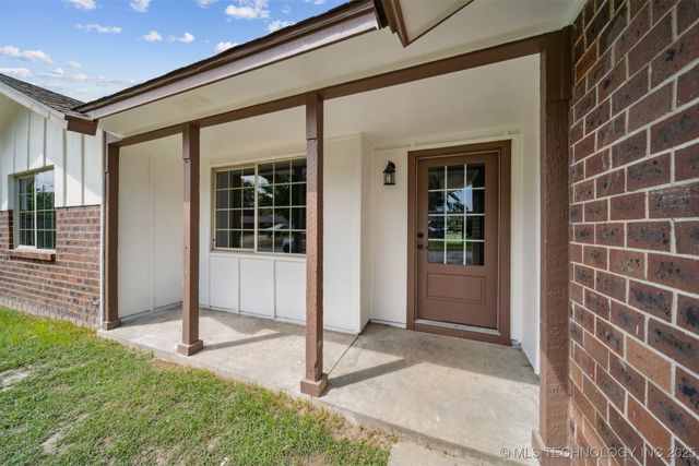 404 N Oklahoma Street, Pryor, OK 74361