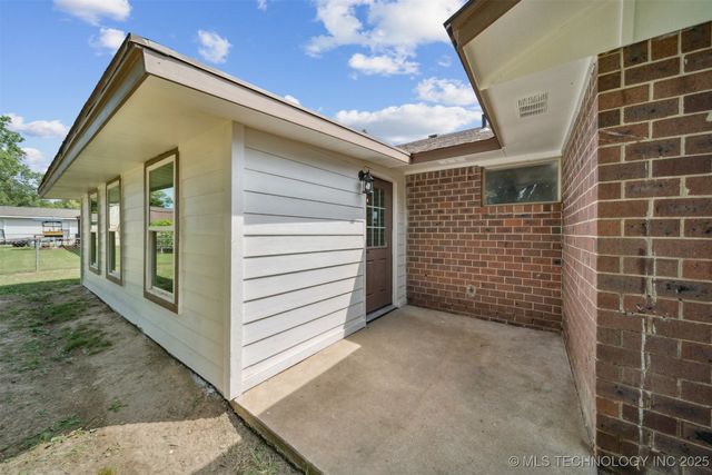 404 N Oklahoma Street, Pryor, OK 74361