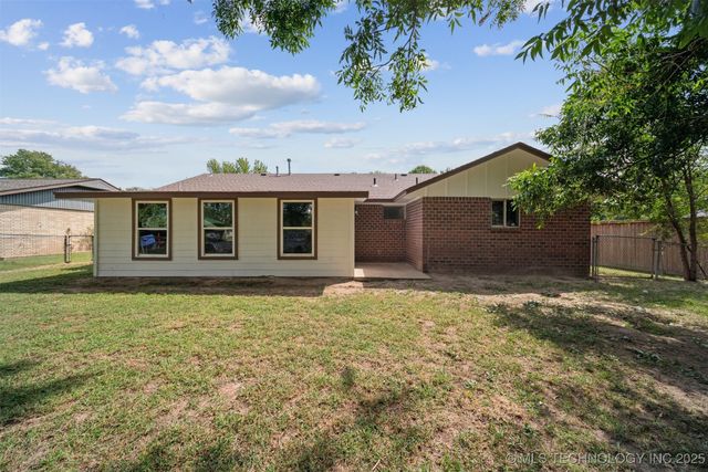 404 N Oklahoma Street, Pryor, OK 74361