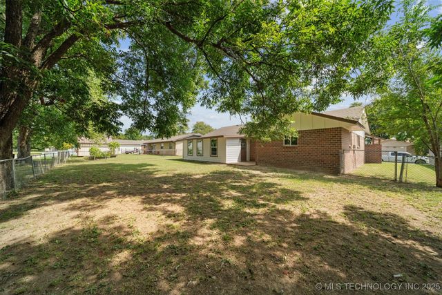 404 N Oklahoma Street, Pryor, OK 74361