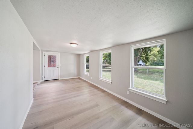 404 N Oklahoma Street, Pryor, OK 74361