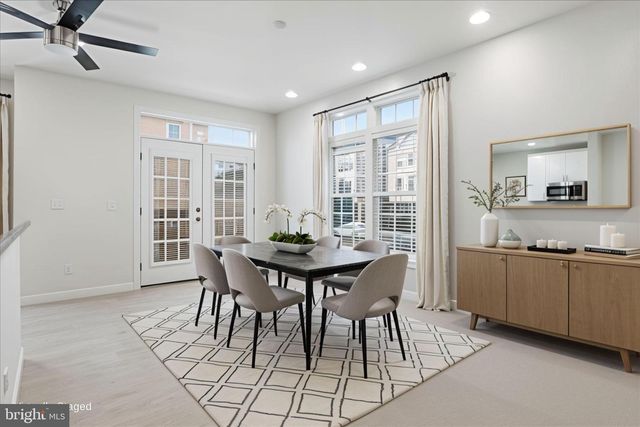 918 HARRISON CIR, Alexandria, VA 22304
