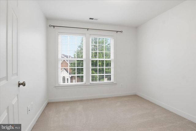 918 HARRISON CIR, Alexandria, VA 22304