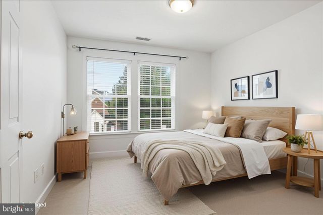 918 HARRISON CIR, Alexandria, VA 22304