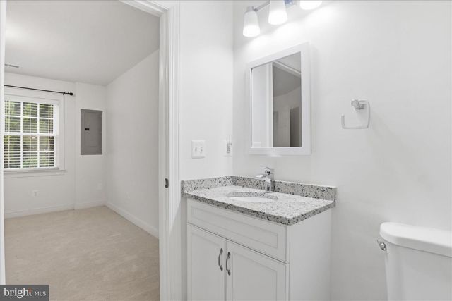 918 HARRISON CIR, Alexandria, VA 22304