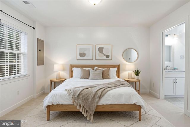 918 HARRISON CIR, Alexandria, VA 22304
