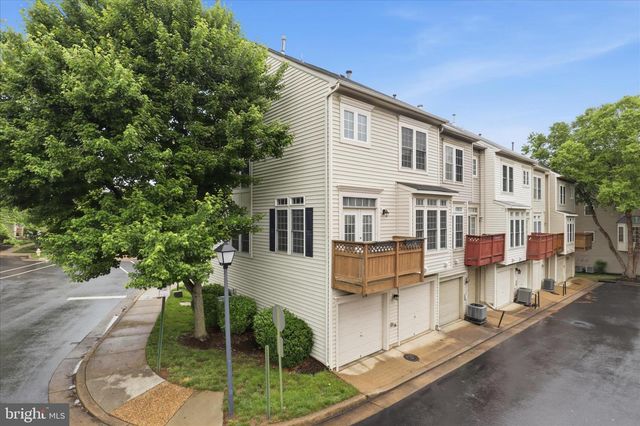 918 HARRISON CIR, Alexandria, VA 22304