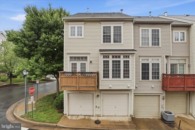 918 HARRISON CIR, Alexandria, VA 22304