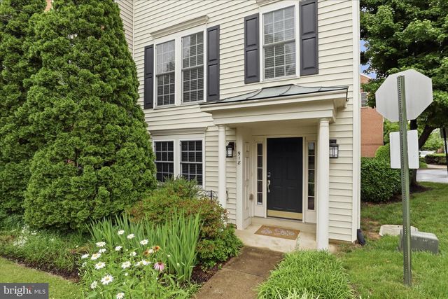 918 HARRISON CIR, Alexandria, VA 22304