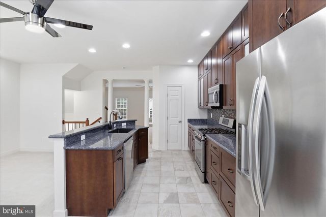 918 HARRISON CIR, Alexandria, VA 22304