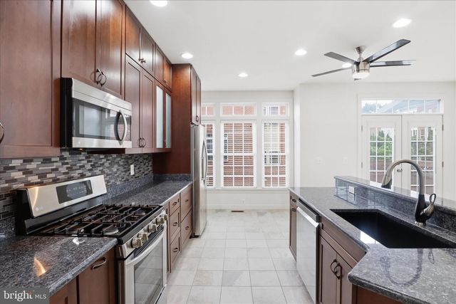 918 HARRISON CIR, Alexandria, VA 22304