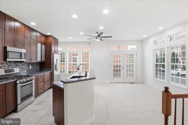 918 HARRISON CIR, Alexandria, VA 22304
