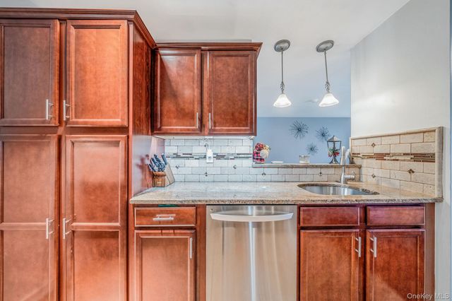 189 Haddon Hollow Court, Middle Island, NY 11953