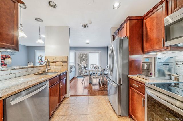 189 Haddon Hollow Court, Middle Island, NY 11953