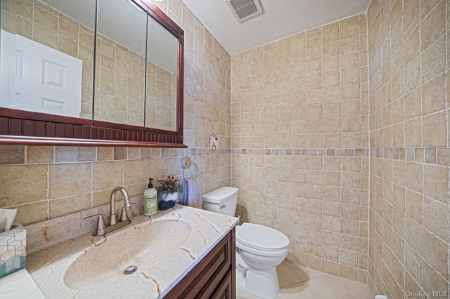 189 Haddon Hollow Court, Middle Island, NY 11953