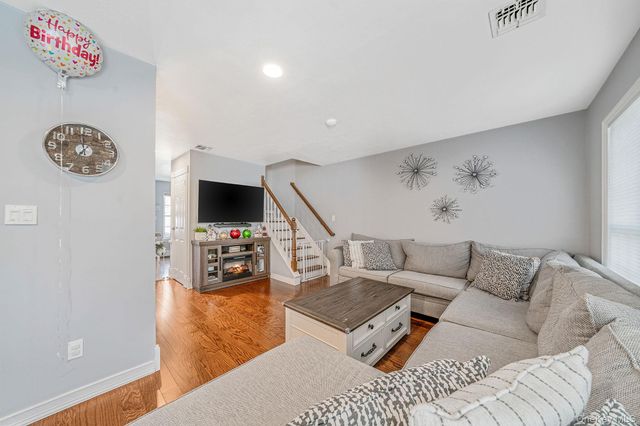 189 Haddon Hollow Court, Middle Island, NY 11953