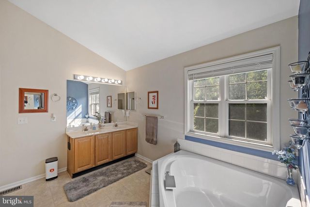 27 WHIRLAWAY DR, Bear, DE 19701