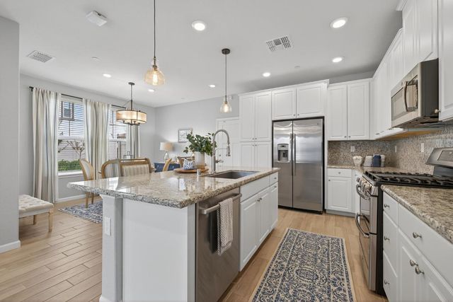 1037 Billington Ln, Roseville, CA 95747