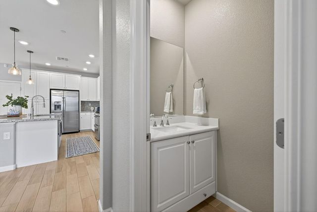 1037 Billington Ln, Roseville, CA 95747