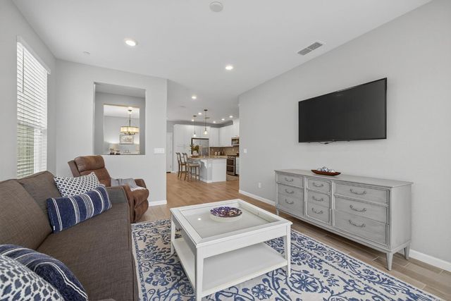 1037 Billington Ln, Roseville, CA 95747