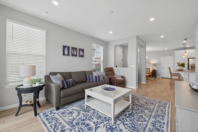 1037 Billington Ln, Roseville, CA 95747