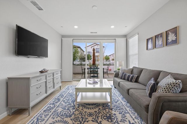 1037 Billington Ln, Roseville, CA 95747