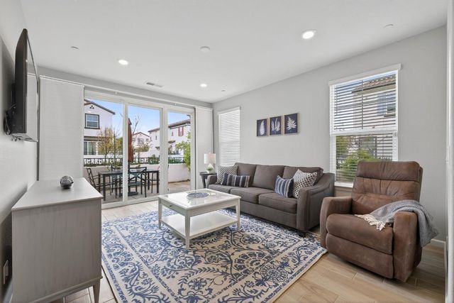 1037 Billington Ln, Roseville, CA 95747