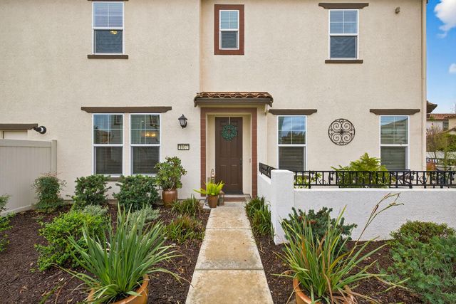 1037 Billington Ln, Roseville, CA 95747