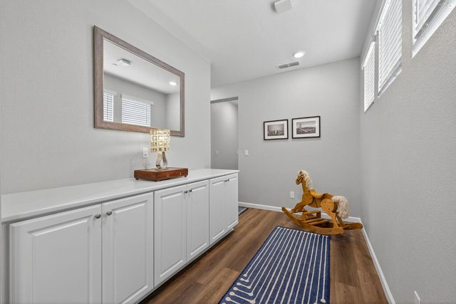 1037 Billington Ln, Roseville, CA 95747